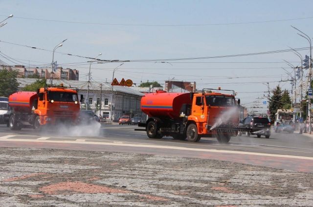 Из-за жары улицы Рязани поливают водой