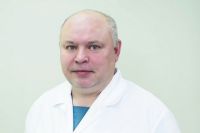 Сосудистый хирург Алексей Сятчихин не работал в «ковидном» отделении. Он спасал экстренных больных, которым была жизненно необходима срочная операция.