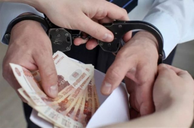 Новосибирца осудят за взятку полицейскому из-за ареста прицепа