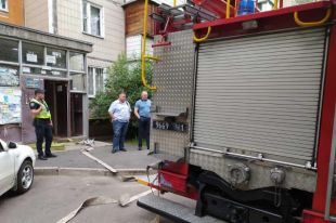 Утечка газа и пожар: в столице спасатели эвакуировали жителей многоэтажки
