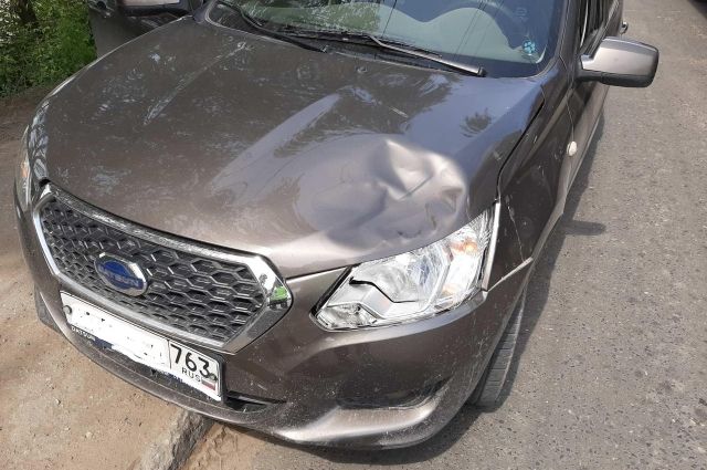 В Самаре машина сбила девушку, переходившую дорогу в неположенном месте