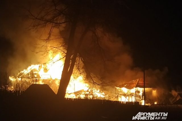 В Пермском крае на пожаре соседи спасли двух женщин
