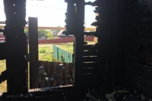 В Абдулино на пожаре спасена пожилая хозяйка дома.