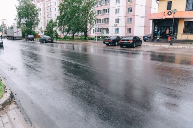 Дорожный ремонт завершили на улице Петра Алексеева в Смоленске