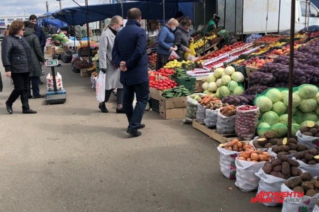 В Оренбурге закрыт овощной развал на рынке Петровский.