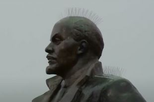 Памятник Ленину в Магадане.