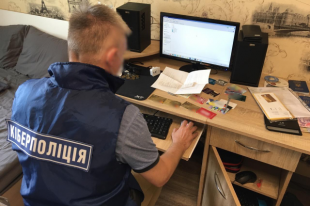 В Киеве мужчина продавал государственные базы данных