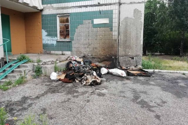 Вандалы продолжают сжигать мусор в Заволжье Ульяновска