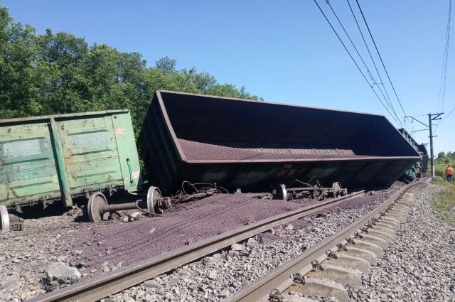 В Щекинском районе сошли с рельсов 22 вагона грузового поезда