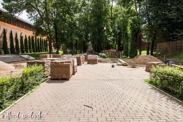 Сквер Памяти Героев ремонтируют в Смоленске