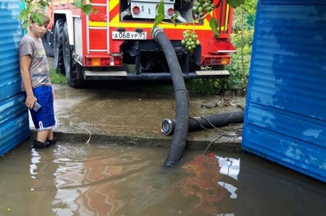 В Яблоновском из-за сильного дождя подтопило 20 домов
