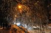 Зимой 2010 года в московском регионе прошел ледяной дождь. Он обрушился на Москву и Подмосковье в преддверии Нового года. 25 декабря шли продолжительные осадки в виде мороси, которые замерзли, из-за чего на утро абсолютно все оказалось покрыто ледяной коркой. 