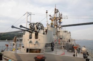 В Черное море вошли две группы военных кораблей НАТО