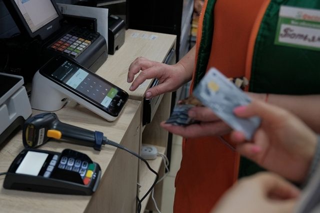 Сбербанк начал принимать оплату ЖКУ и связи на кассах сельских магазинов