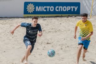 Команда АиФ.ua по пляжному футболу снова проиграла в чемпионате Киева