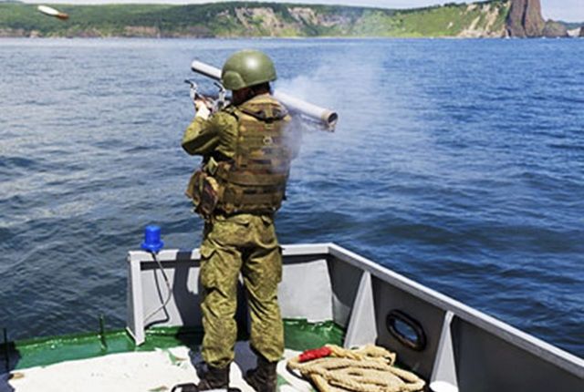 На Камчатке подводных диверсантов закидали гранатами