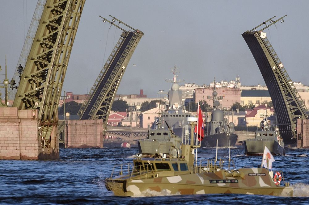 Корабли ВМФ России на репетиции парада.