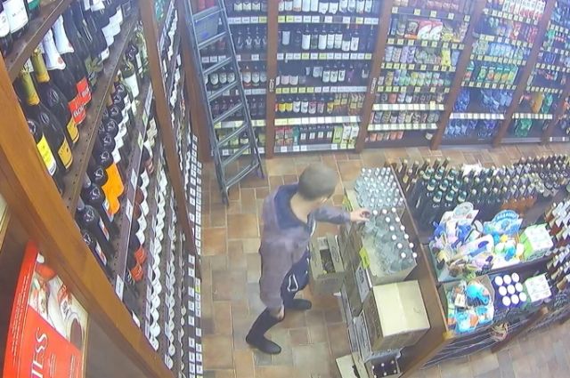 Задержан мужчина, 4 раза похищавший алкоголь в одном из магазинов