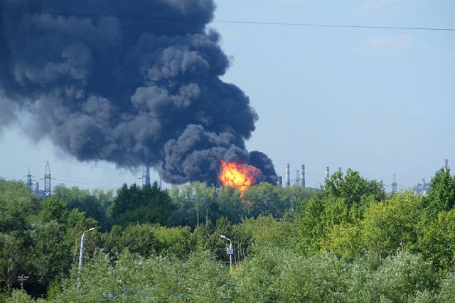 В промзоне на Северо-востоке Челябинска вспыхнул пожар