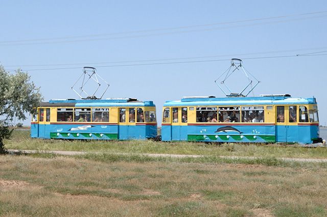 Трамвай в селе Молочное в Крыму.
