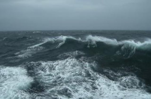 На Камчатке продолжаются поиски пропавшего катера с тремя рыбаками