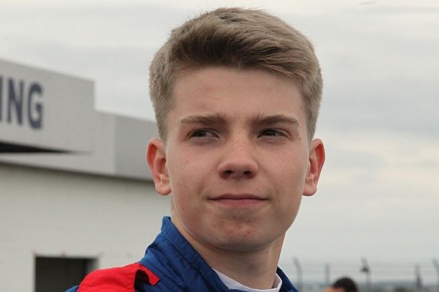 Российский пилот Шварцман выиграл первую гонку этапа «Формулы-2» в Венгрии