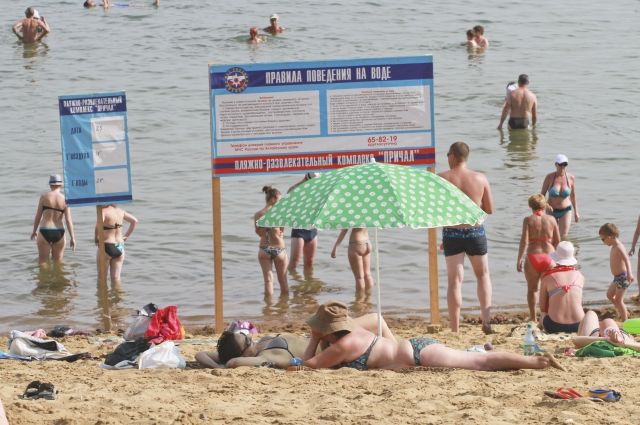 В Новоалтайске пожилой мужчина использовал пакет вместо плавок на пляже