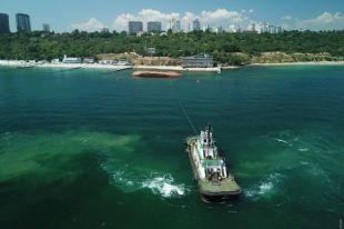 Стало известно, почему танкер Delfi поднимают в разгар курортного сезона