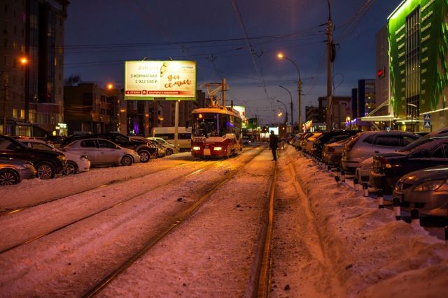 Трамвай протаранил «Мерседес» в Новосибирске