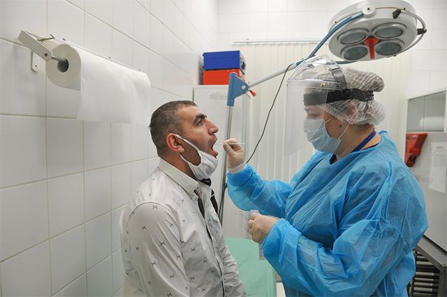 Тестирование на коронавирус прошли 8 тысяч петербуржцев
