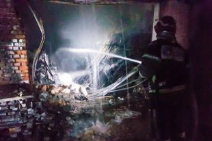 В Киеве на территории гаражного кооператива произошел взрыв: снесло стену