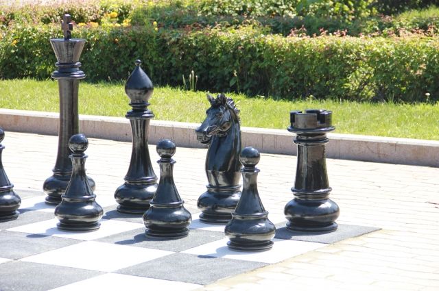 Уличные шахматы появились в Иркутске в сквере Кирова