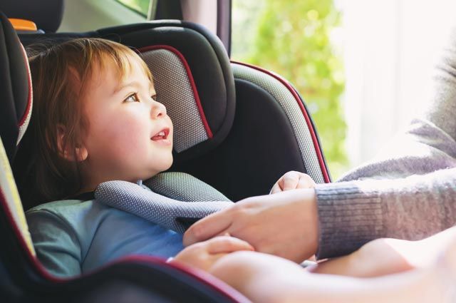 Детский вопрос. Как правильно возить в машине самых маленьких?