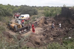 В Киевской области 3 мужчин засыпало песком в карьере: один человек погиб