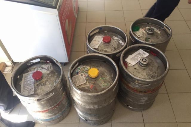 Полиция изъяла из магазинов в Геленджике и Ейске почти тонну алкоголя