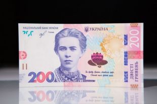 В Одессе мужчина с помощью одной купюры пополнил счет на 50 тысяч гривен