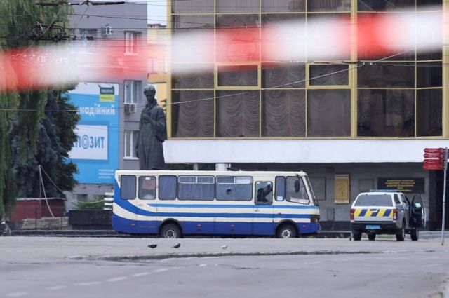 Заложники из захваченного в Луцке автобуса освобождены