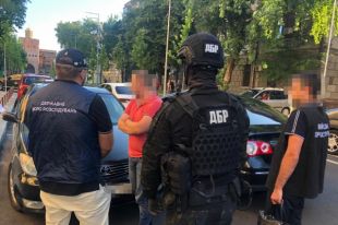 ГБР разоблачило сутенера, работавшего в СБУ