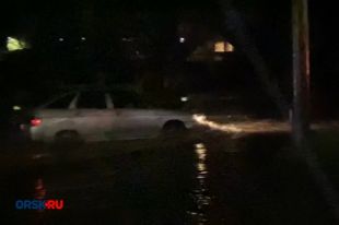 Затопило: в Орске ливневки не справились с дождем.