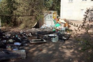 Неизвестные подожгли еще одну мусорную площадку в Оренбурге.