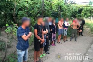 Работали по 15 часов: в Херсонской области 13 человек удерживали в рабстве