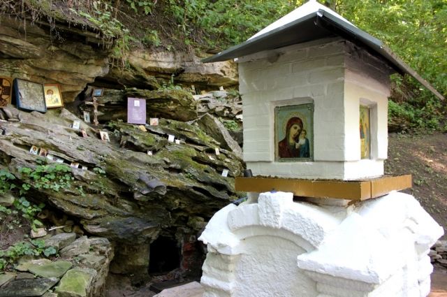 Свято-Троицкий источник в Александровском посещают паломники и местные жители.