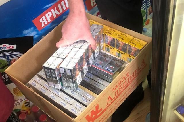 Около 300 пачек нелегальных сигарет выявили в Брянске в ходе рейда
