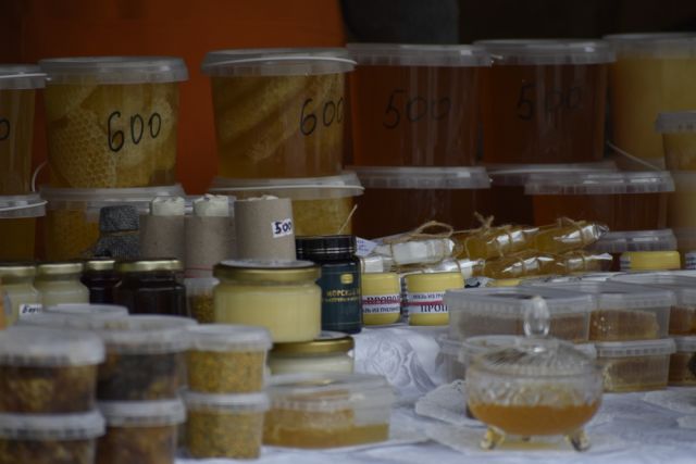Первый мёд нового сбора представлен в выходные на ярмарке в Уссурийске