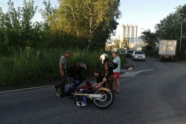 Пьяный мотоциклист врезался во внедорожник в Хабаровске