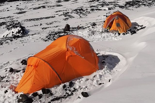 Тело погибшего на Ключевском вулкане альпиниста передали следователям