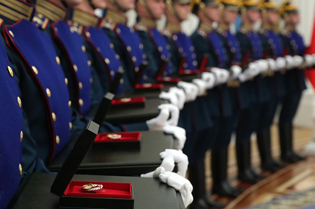 Два человека посмертно награждены за заслуги перед Псковской областью