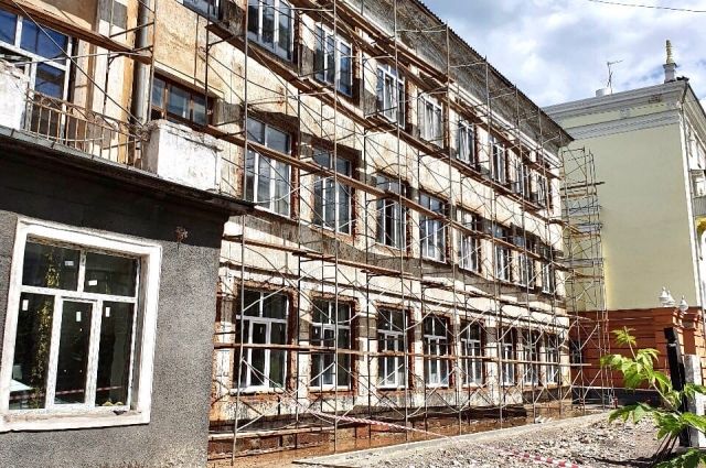 В Новокузнецке реконструируют одну из старейших в городе школу