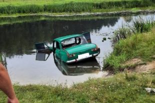 В Житомирской области авто слетело с дороги в реку, водитель погиб
