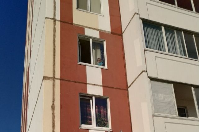 В Ульяновске спасли ребёнка, который гулял по подоконнику третьего этажа